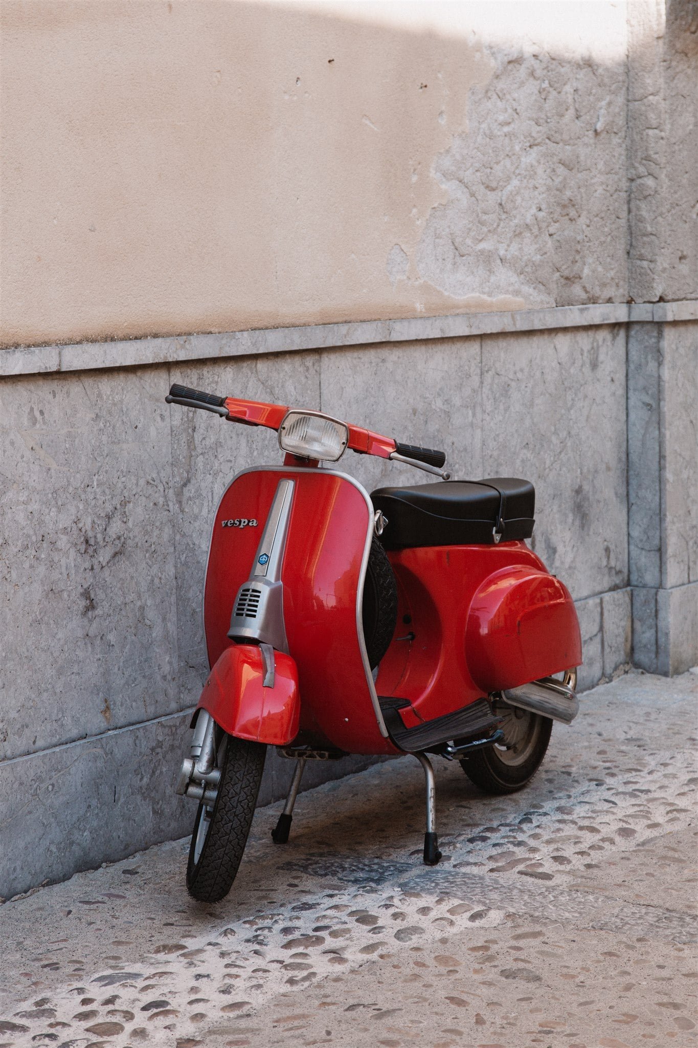 Red italian vespa.jpg